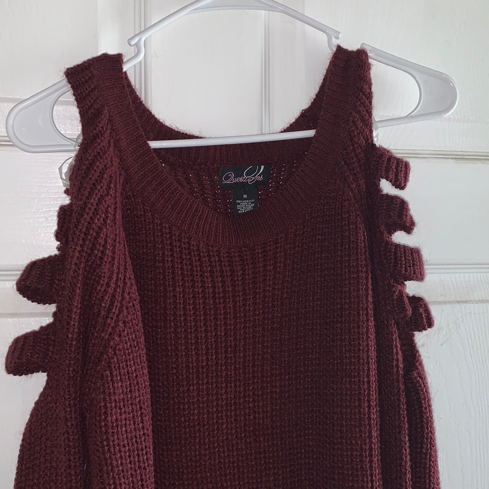 ⭐️Maroon Sweater with adorable shoulder cutouts